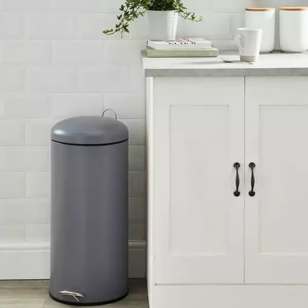 Dunelm 30L Grey Pedal Bin 2 Dunelm 30L Grey Pedal Bin - Image 2