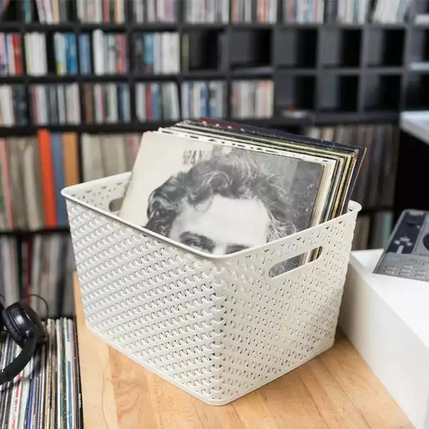 Curver 18L Vintage White Basket 2 Curver 18L Vintage White Basket - Image 2