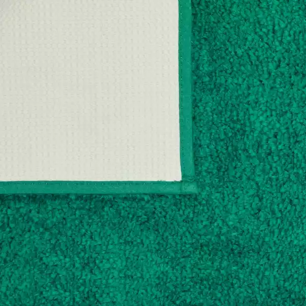 Dunelm Ultimate Emerald 100% Recycled Polyester Anti Bacterial Bath Mat 3 Dunelm Ultimate Emerald 100% Recycled Polyester Anti Bacterial Bath Mat - Image 3