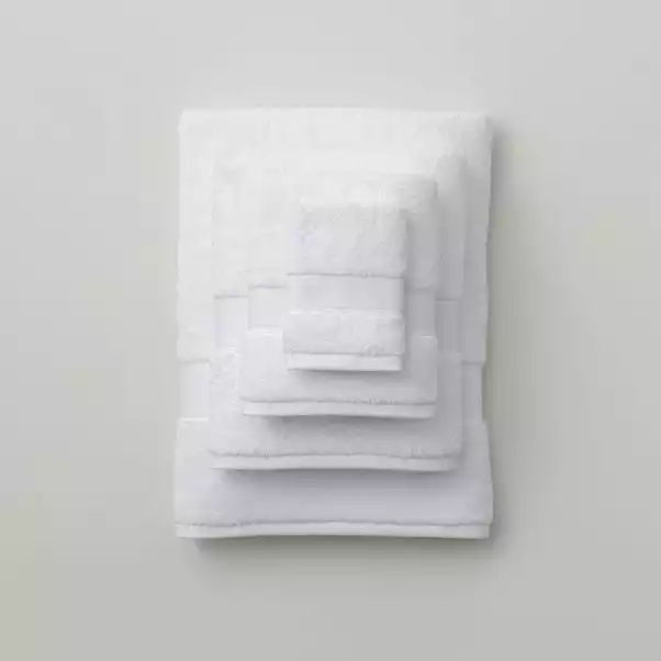 The Edited Life Naturally Soft White Towel 2 The Edited Life Naturally Soft White Towel - Image 2
