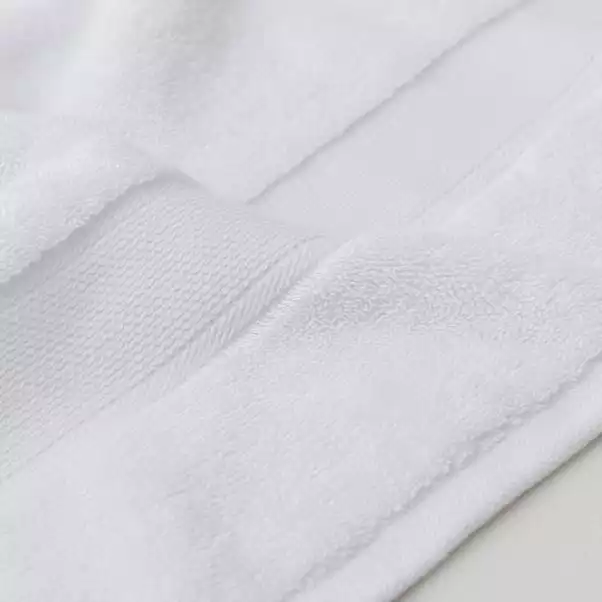 The Edited Life Naturally Soft White Towel 4 The Edited Life Naturally Soft White Towel - Image 4