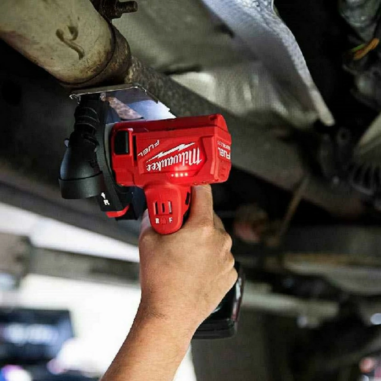 Milwaukee M12 FCOT-622X 76mm Cut Off Saw 12V With 1x 6.0 & 2.0Ah Batteries 2 Milwaukee M12 FCOT-622X 76mm Cut Off Saw 12V With 1x 6.0 & 2.0Ah Batteries - Image 2