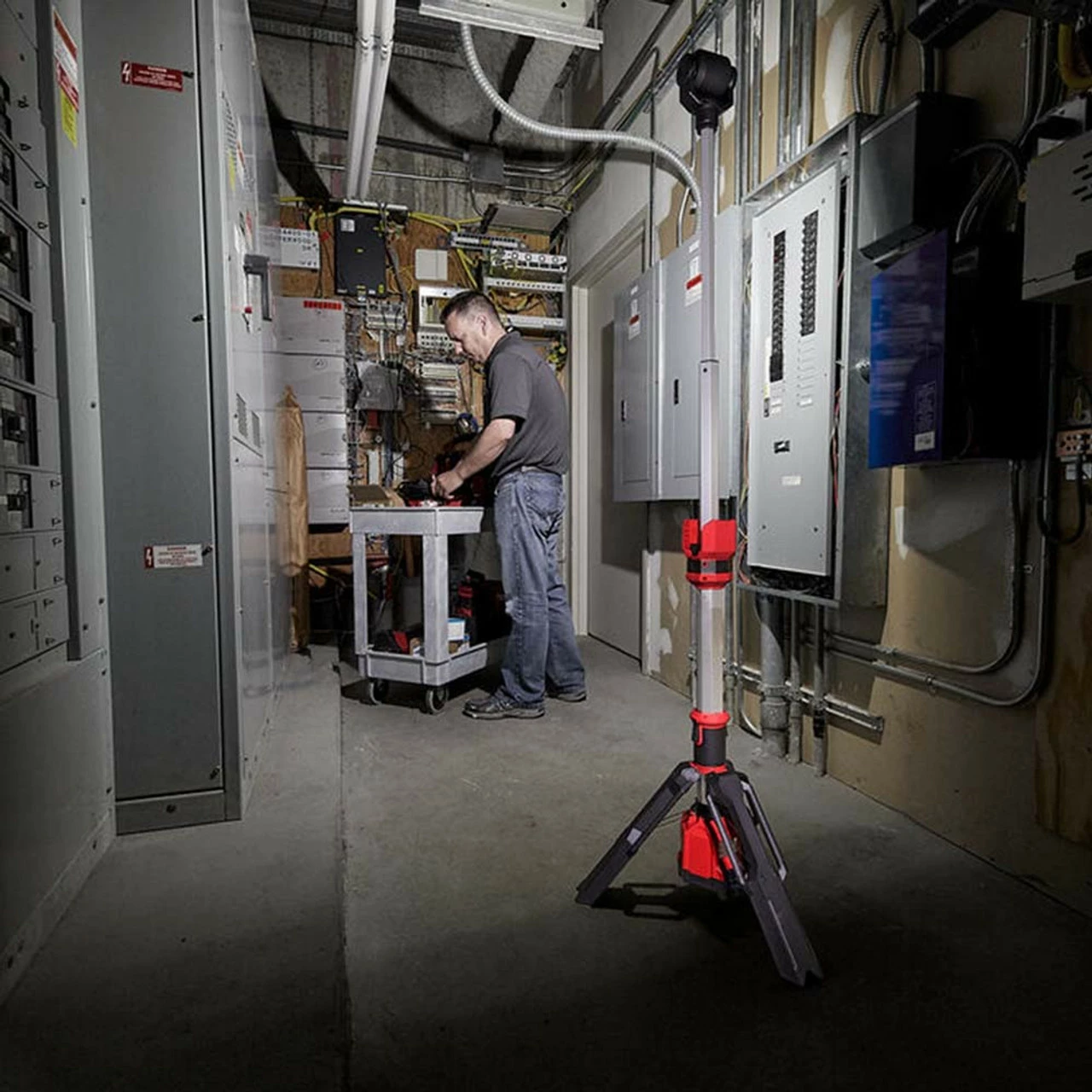 Milwaukee M12 SAL-0 12V Stand Light (Body Only) 13 Milwaukee M12 SAL-0 12V Stand Light (Body Only) - Image 13