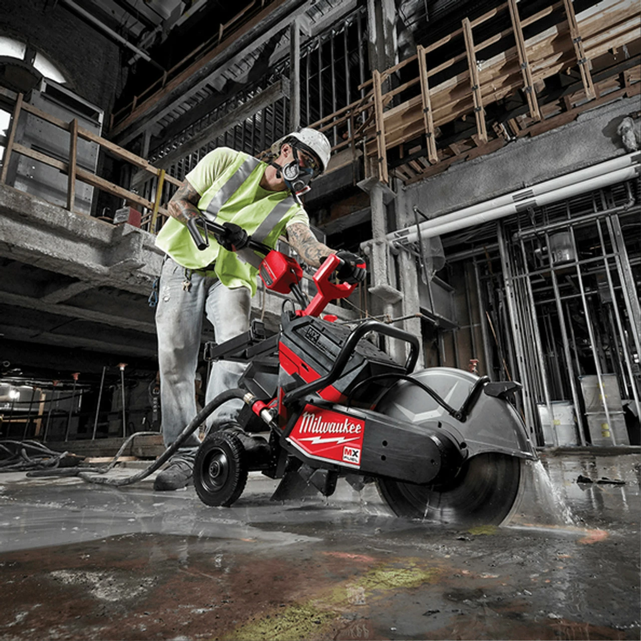 Milwaukee MX FUEL™ Cut-Off Saw Cart 7 Milwaukee MX FUEL™ Cut-Off Saw Cart - Image 7