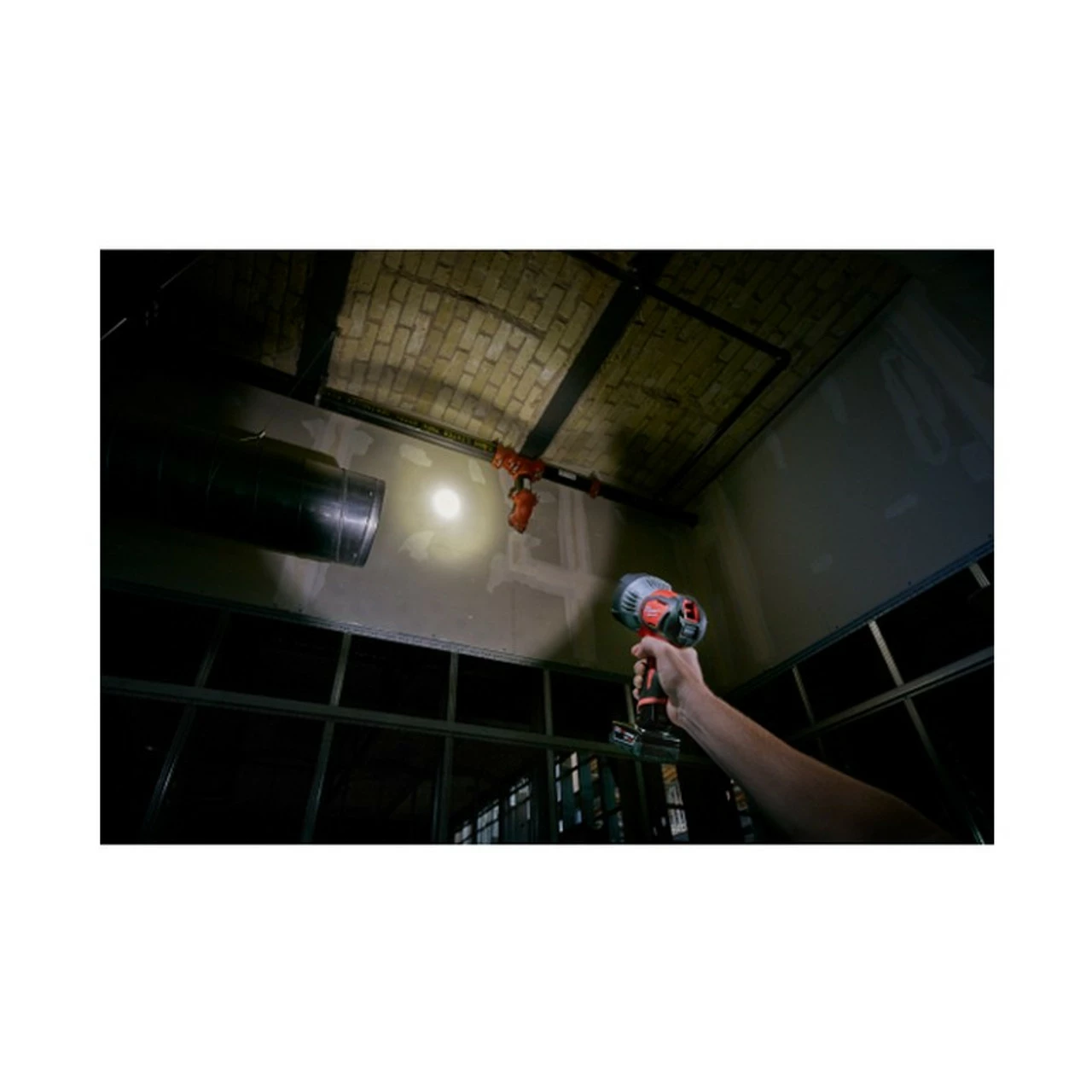 Milwaukee M12 LED 12V Cordless Spot Light (Body Only) 4 Milwaukee M12 LED 12V Cordless Spot Light (Body Only) - Image 4