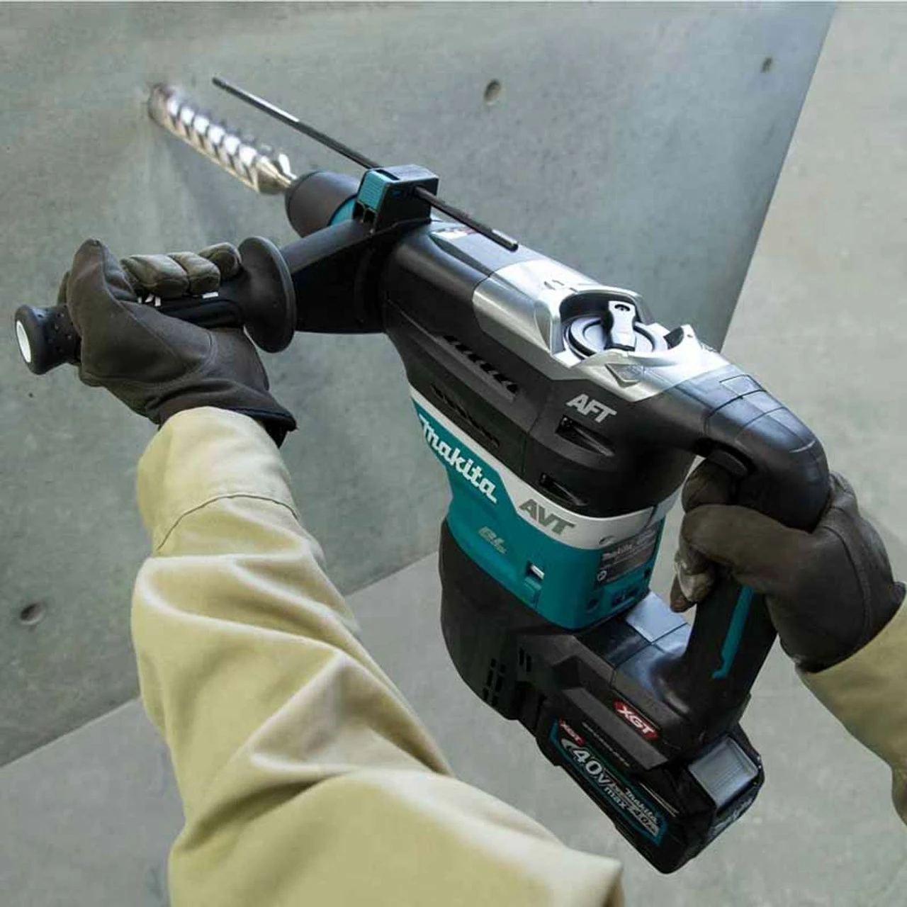 Makita HR005GD202 40V Max XGT SDS Max Rotary Hammer Drill With 2x 2.5Ah Batteries 7 Makita HR005GD202 40V Max XGT SDS Max Rotary Hammer Drill With 2x 2.5Ah Batteries - Image 7