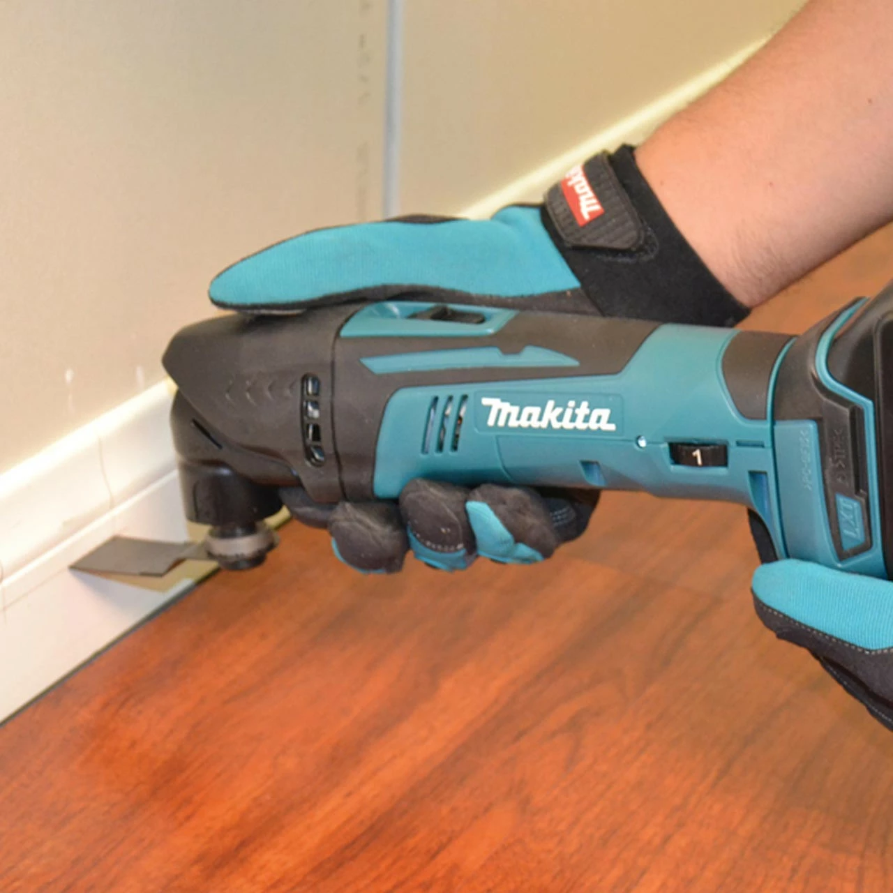 Makita DTM50Z 18V LXT Cordless Multi Tool (Body Only) 4 Makita DTM50Z 18V LXT Cordless Multi Tool (Body Only) - Image 4