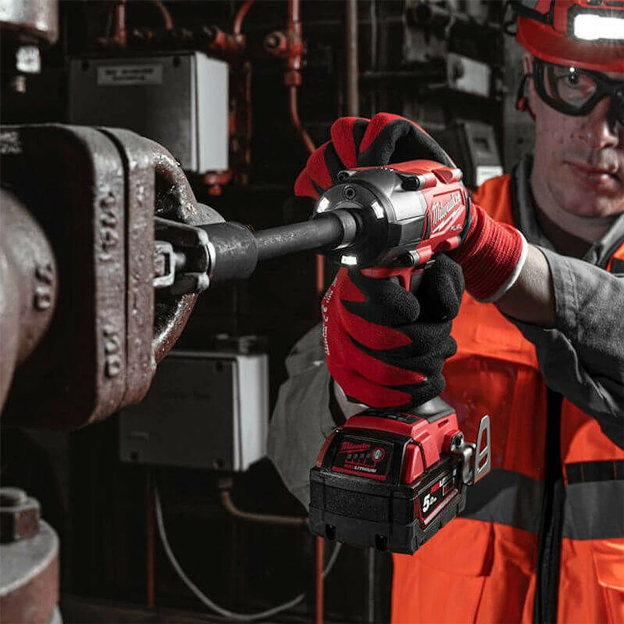 Milwaukee M18 FMTIW2F12-802X 18V FUEL 1/2" Mid-Torque Impact Wrench With 2x 8.0Ah Batteries 6 Milwaukee M18 FMTIW2F12-802X 18V FUEL 1/2" Mid-Torque Impact Wrench With 2x 8.0Ah Batteries - Image 6