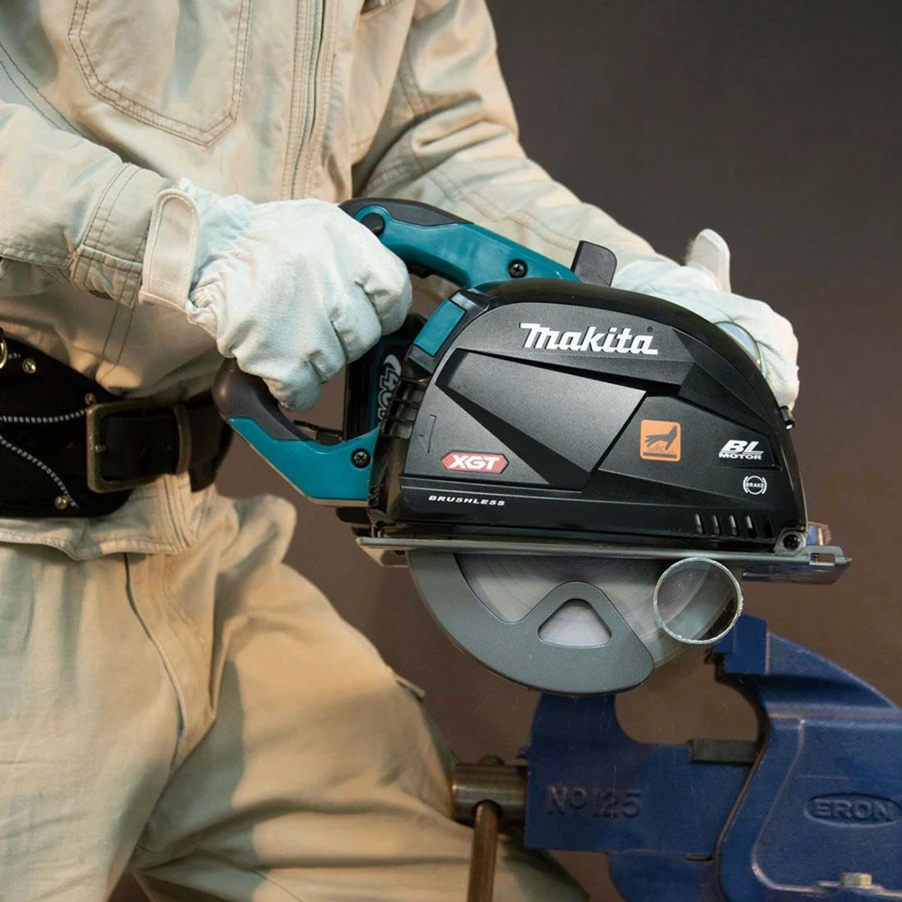 Makita CS002GZ 40V XGT 185mm Cordless Metal Cutting Saw (Body Only) 5 Makita CS002GZ 40V XGT 185mm Cordless Metal Cutting Saw (Body Only) - Image 5
