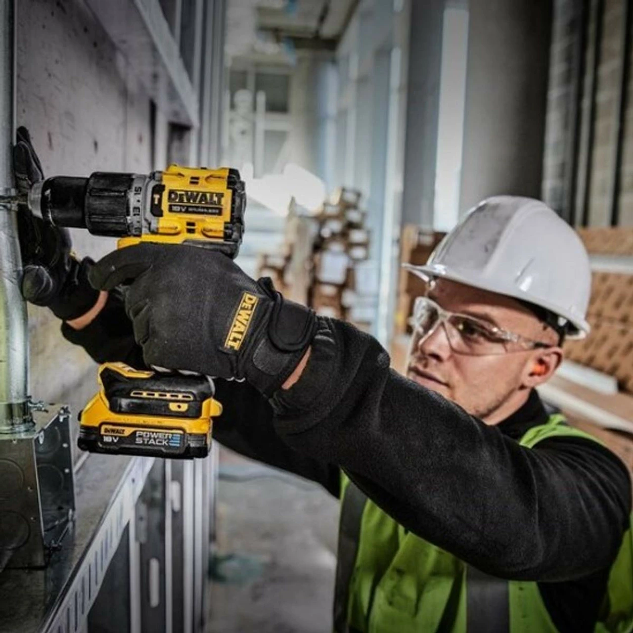 DeWalt DCD805E2T-GB 18V XR Brushless Combi Hammer Drill With 2x 1.7Ah POWERSTACK™ Batteries 6 DeWalt DCD805E2T-GB 18V XR Brushless Combi Hammer Drill With 2x 1.7Ah POWERSTACK™ Batteries - Image 6