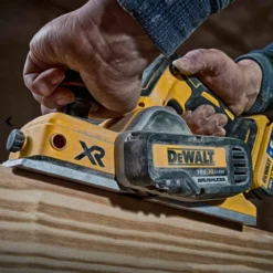 DeWalt DCP580A1 18V XR Brushless Planer With 1x 5.0Ah Battery -Dunelm Sales Store DCP580A1 B 19002.1663684114