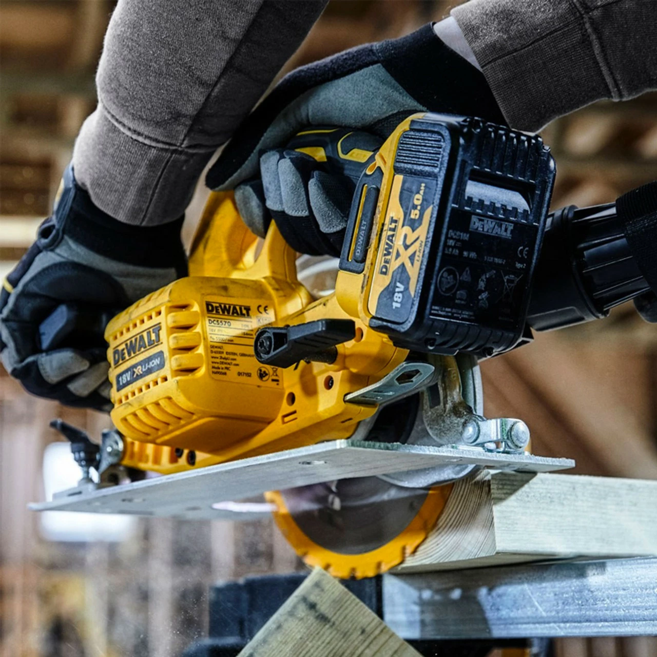 DeWalt DCS570N 18V XR 184mm Brushless Circular Saw (Body Only) 3 DeWalt DCS570N 18V XR 184mm Brushless Circular Saw (Body Only) - Image 3
