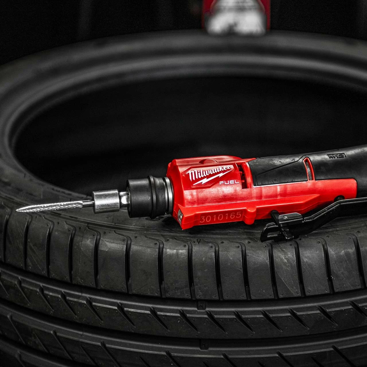 Milwaukee M12 FTB-0 12V Cordless Tyre Buffer (Body Only) 5 Milwaukee M12 FTB-0 12V Cordless Tyre Buffer (Body Only) - Image 5