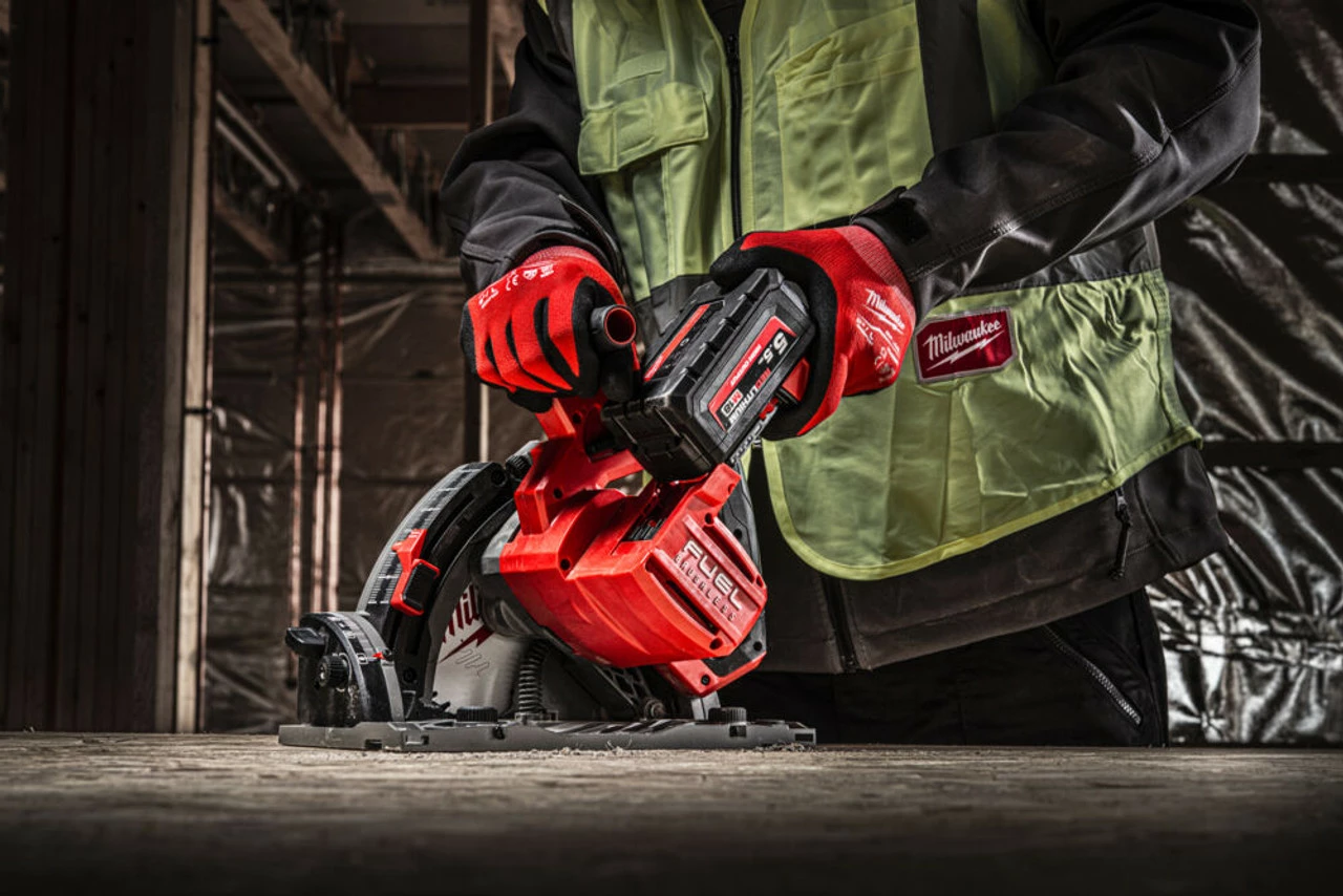 Milwaukee M18 FPS55-802X 18V FUEL™ 55mm Brushless Plunge Saw With 2x 8.0Ah Batteries 13 Milwaukee M18 FPS55-802X 18V FUEL™ 55mm Brushless Plunge Saw With 2x 8.0Ah Batteries - Image 13