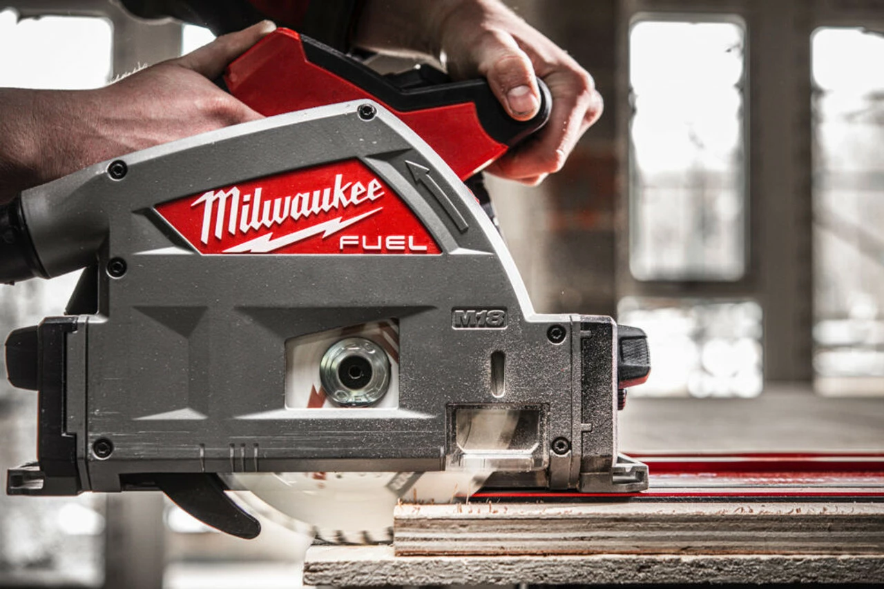 Milwaukee M18 FPS55-502X 18V FUEL™ 55mm Brushless Plunge Saw With 2x 5.0Ah Batteries 14 Milwaukee M18 FPS55-502X 18V FUEL™ 55mm Brushless Plunge Saw With 2x 5.0Ah Batteries - Image 14