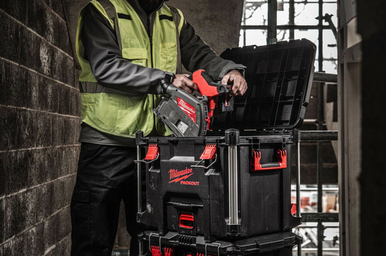 Milwaukee M18 FPS55-802X 18V FUEL™ 55mm Brushless Plunge Saw With 2x 8.0Ah Batteries 15 Milwaukee M18 FPS55-802X 18V FUEL™ 55mm Brushless Plunge Saw With 2x 8.0Ah Batteries - Image 15