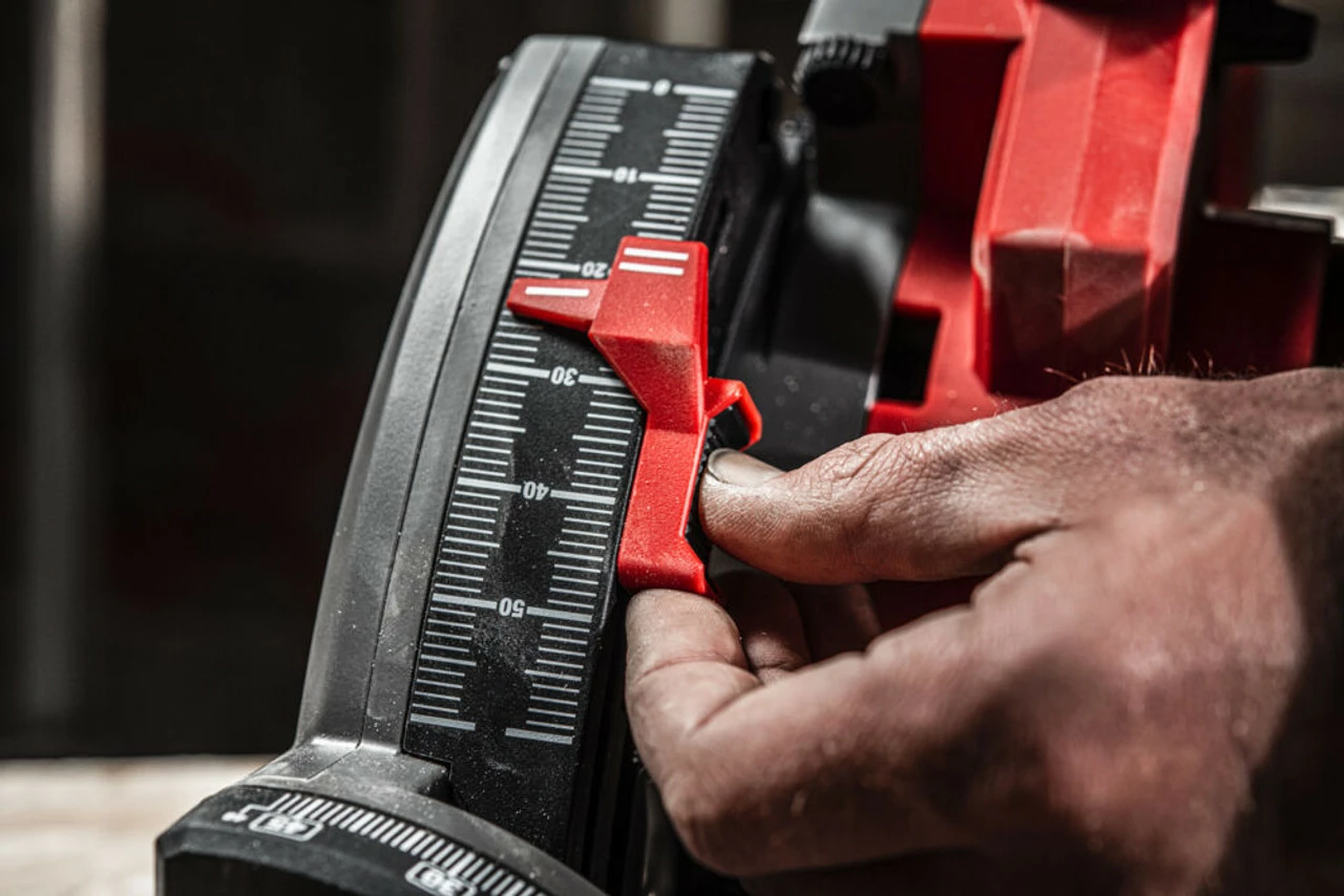 Milwaukee M18 FPS55-801X 18V FUEL™ 55mm Brushless Plunge Saw With 1x 8.0Ah Battery 10 Milwaukee M18 FPS55-801X 18V FUEL™ 55mm Brushless Plunge Saw With 1x 8.0Ah Battery - Image 10