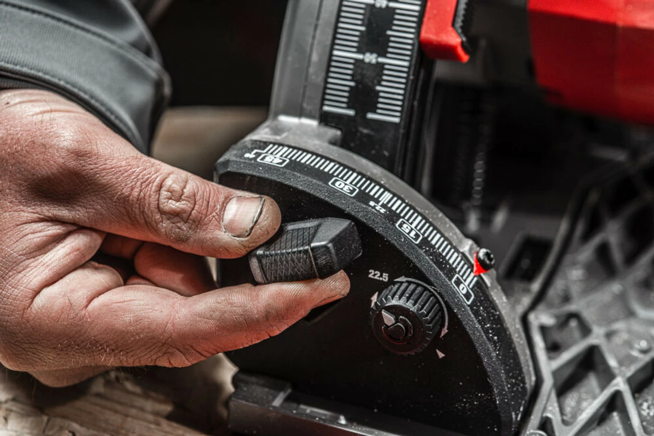 Milwaukee M18 FPS55-802X 18V FUEL™ 55mm Brushless Plunge Saw With 2x 8.0Ah Batteries 8 Milwaukee M18 FPS55-802X 18V FUEL™ 55mm Brushless Plunge Saw With 2x 8.0Ah Batteries - Image 8