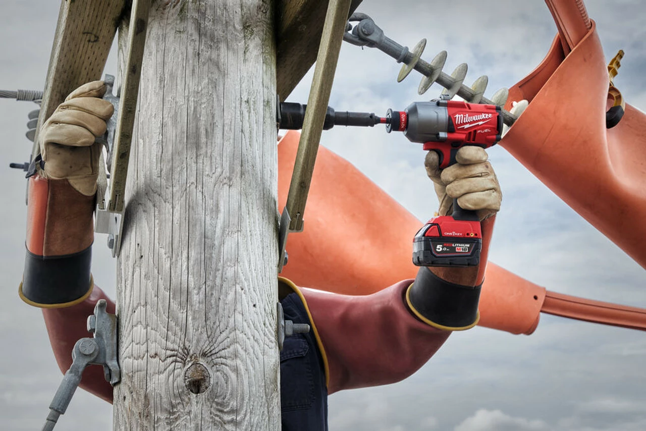 Milwaukee M18 ONEFHIWH716-502X 18V FUEL™ 7/16″ High Torque Impact Wrench With 2x 5.0Ah Batteries 13 Milwaukee M18 ONEFHIWH716-502X 18V FUEL™ 7/16″ High Torque Impact Wrench With 2x 5.0Ah Batteries - Image 13