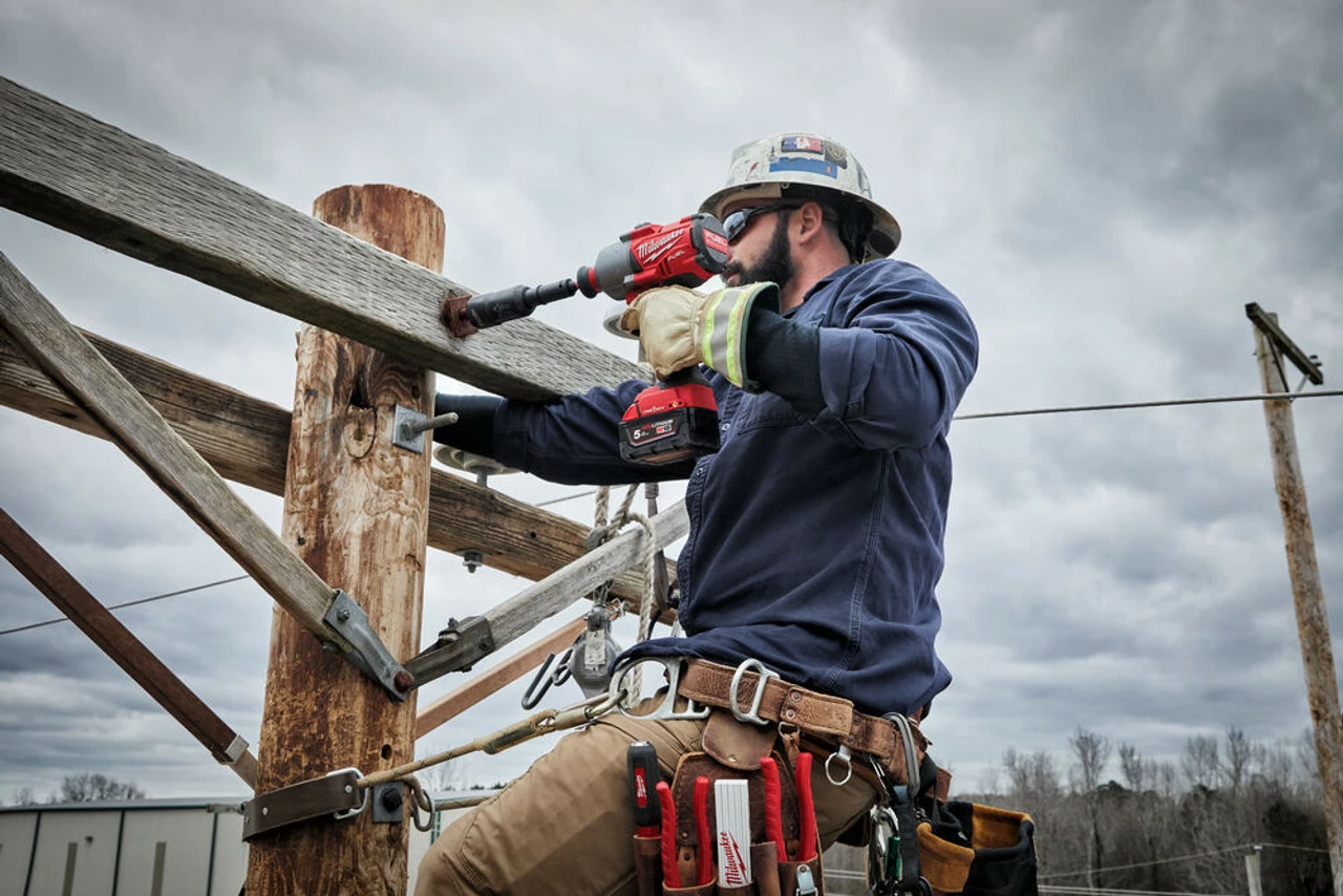 Milwaukee M18 ONEFHIWH716-502X 18V FUEL™ 7/16″ High Torque Impact Wrench With 2x 5.0Ah Batteries 8 Milwaukee M18 ONEFHIWH716-502X 18V FUEL™ 7/16″ High Torque Impact Wrench With 2x 5.0Ah Batteries - Image 8