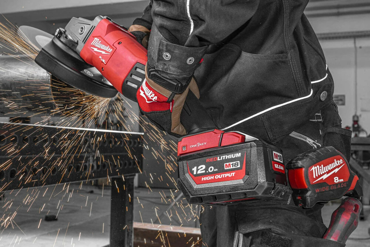 Milwaukee M18 ONEFLAG230XPDB-0C FUEL™ ONE-KEY™ 18V BL 230mm Braking Angle Grinder With Paddle Switch In A Case (Body Only) 23 Milwaukee M18 ONEFLAG230XPDB-0C FUEL™ ONE-KEY™ 18V BL 230mm Braking Angle Grinder With Paddle Switch In A Case (Body Only) - Image 23