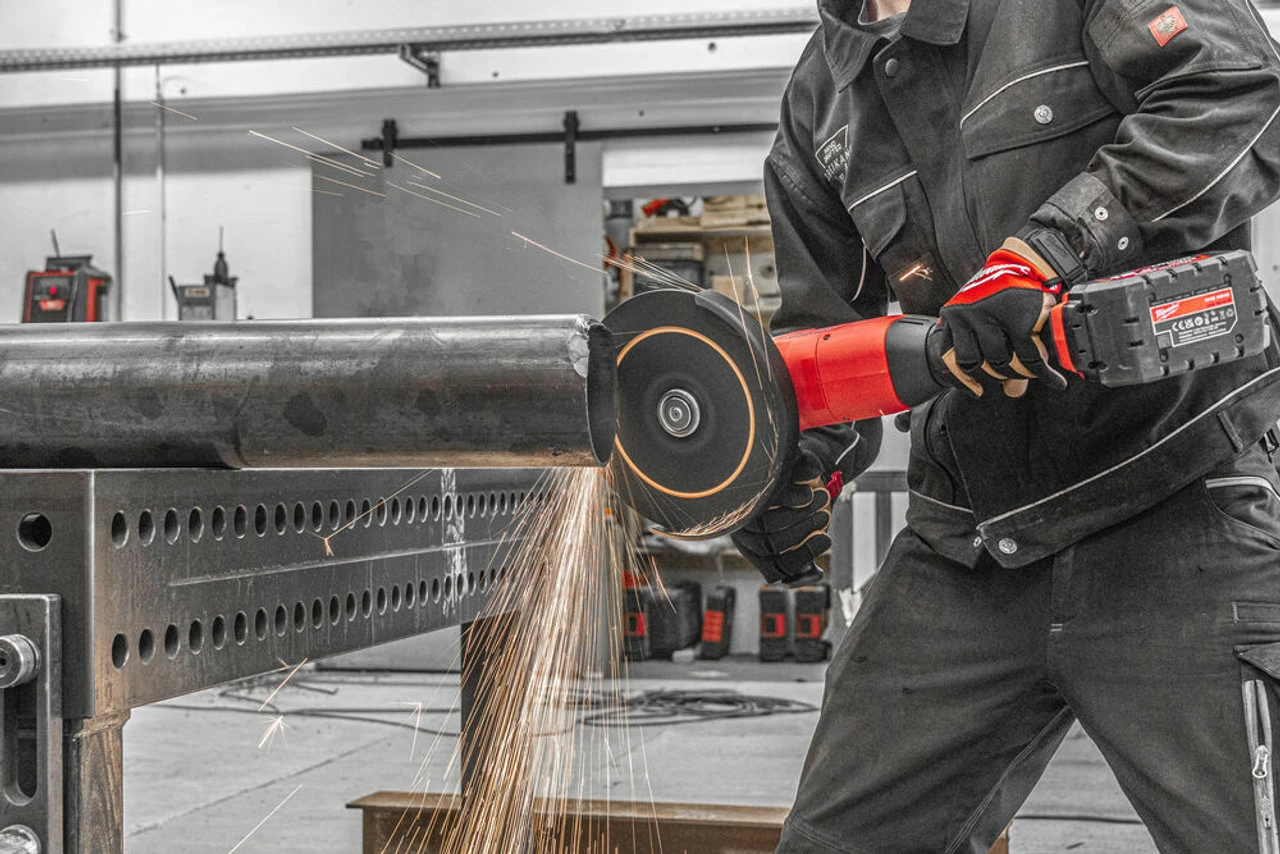 Milwaukee M18 ONEFLAG230XPDB-0C FUEL™ ONE-KEY™ 18V BL 230mm Braking Angle Grinder With Paddle Switch In A Case (Body Only) 19 Milwaukee M18 ONEFLAG230XPDB-0C FUEL™ ONE-KEY™ 18V BL 230mm Braking Angle Grinder With Paddle Switch In A Case (Body Only) - Image 19
