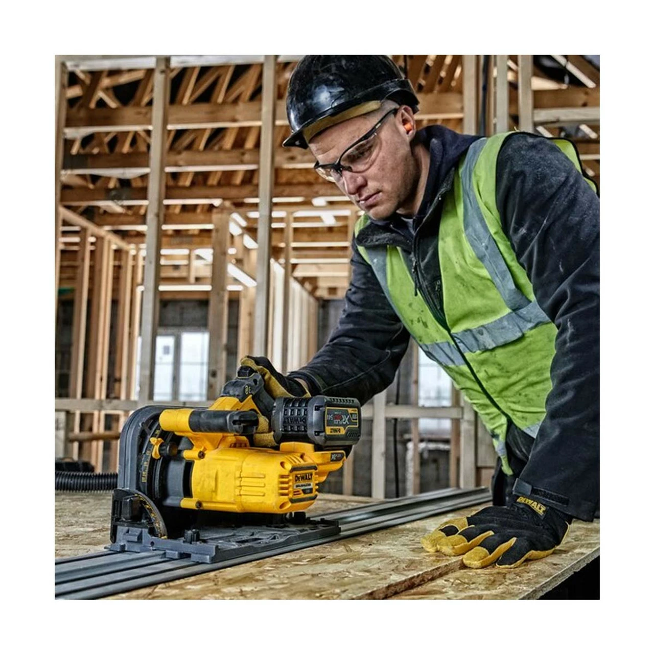 DeWalt DCS520T2-GB 54V XR FlexVolt 165mm Plunge Saw With 2x 6.0Ah Batteries 4 DeWalt DCS520T2-GB 54V XR FlexVolt 165mm Plunge Saw With 2x 6.0Ah Batteries - Image 4